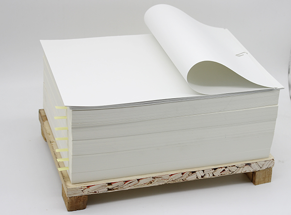 白牛皮紙的白度和亮度分別是什么意思？白牛皮紙的色澤及熒光增白劑的應用